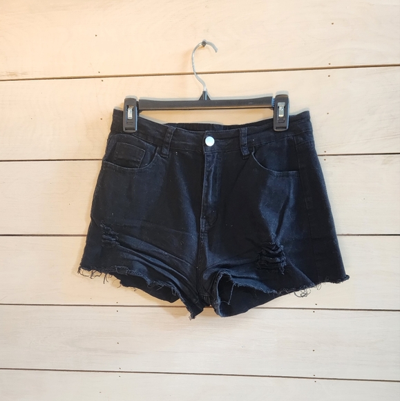 Ripped raw hem shorts - Picture 2 of 3